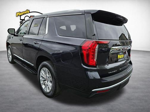 Black 2023 GMC Yukon SLT