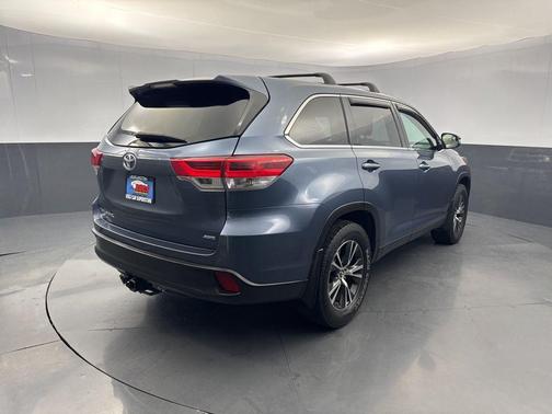 Shoreline Mist 2019 Toyota Highlander LE