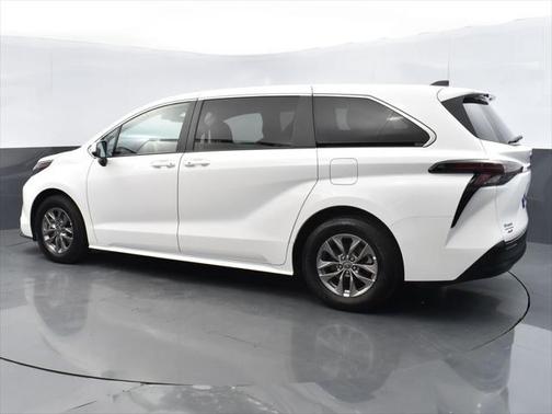 2023 Toyota Sienna LE