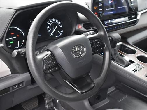 2023 Toyota Sienna LE