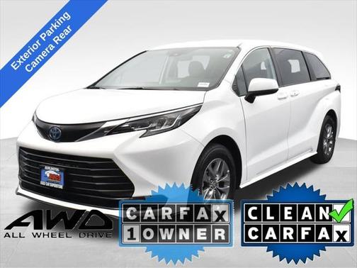 2023 Toyota Sienna LE