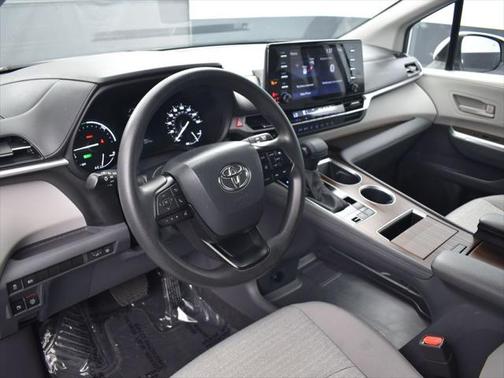 2023 Toyota Sienna LE