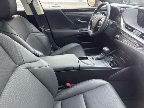 2021 Lexus ES 300h Base