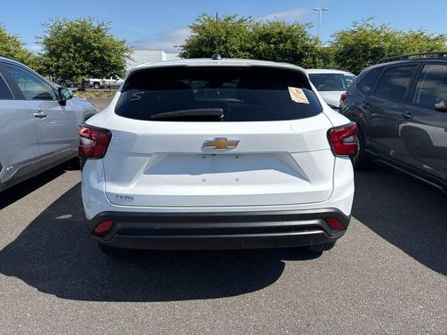 Summit White 2024 Chevrolet Trax LS