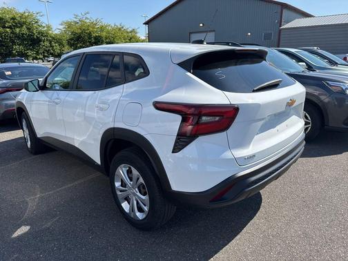 Summit White 2024 Chevrolet Trax LS