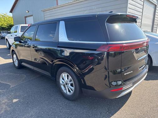 Aurora Black 2023 Kia Carnival LX