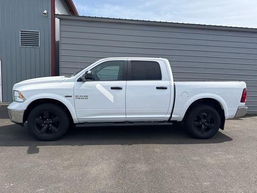 Bright White 2017 RAM 1500 SLT