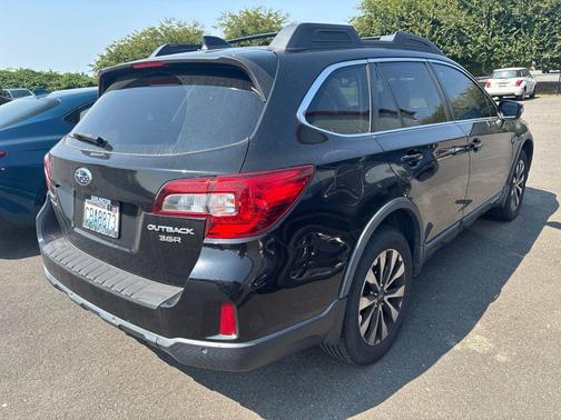 Crystal Black Silica 2017 Subaru Outback 3.6R Limited