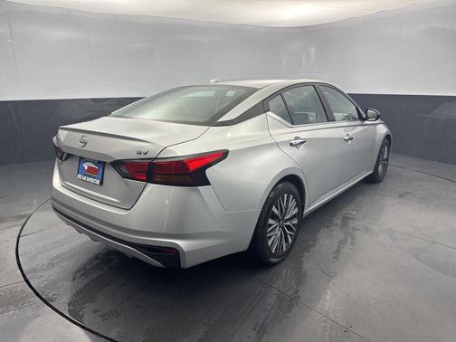 Brilliant Silver Metallic 2024 Nissan Altima 2.5 SV