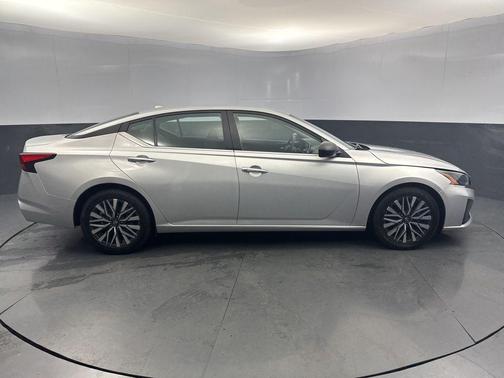 Brilliant Silver Metallic 2024 Nissan Altima 2.5 SV