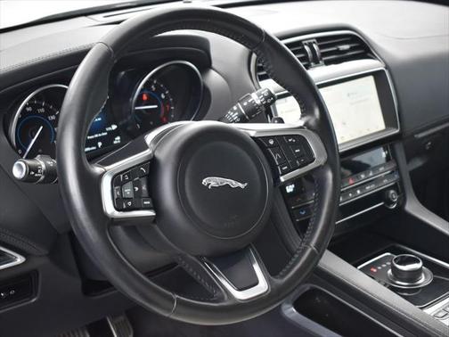 2019 Jaguar F-PACE 30t Prestige