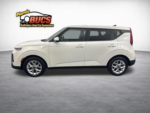 Snow White Pearl 2022 Kia Soul LX