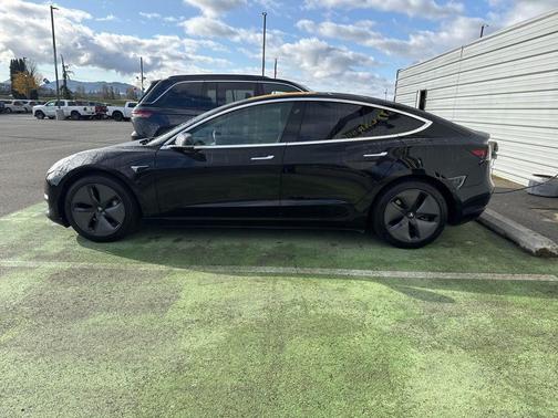 Obsidian Black Metallic 2018 Tesla Model 3 Long Range