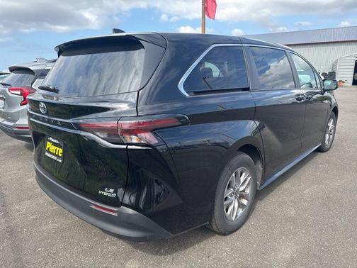 2023 Toyota Sienna LE