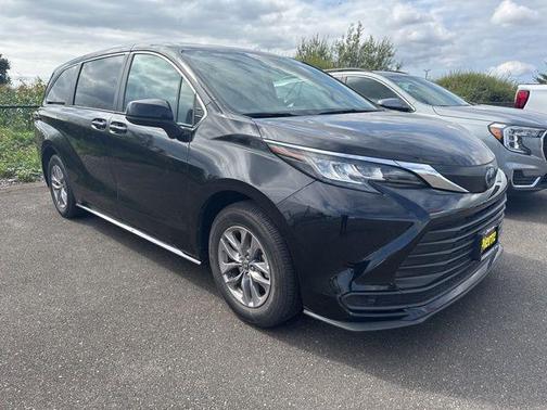 2023 Toyota Sienna LE