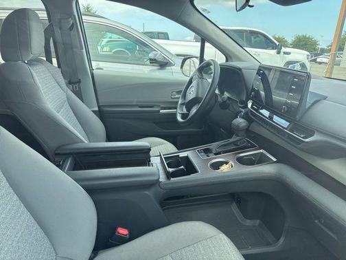 2023 Toyota Sienna LE