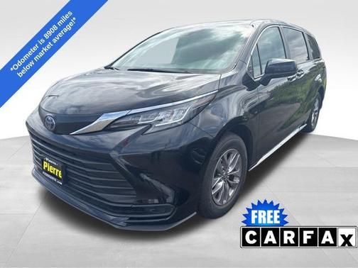 2023 Toyota Sienna LE