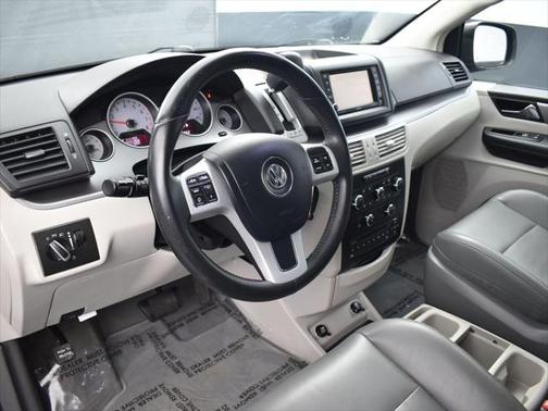 2013 Volkswagen Routan SE