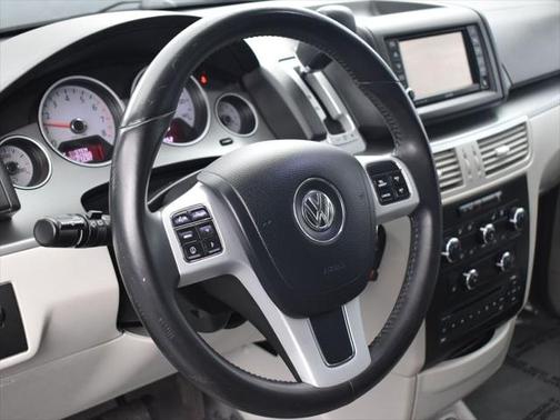 2013 Volkswagen Routan SE