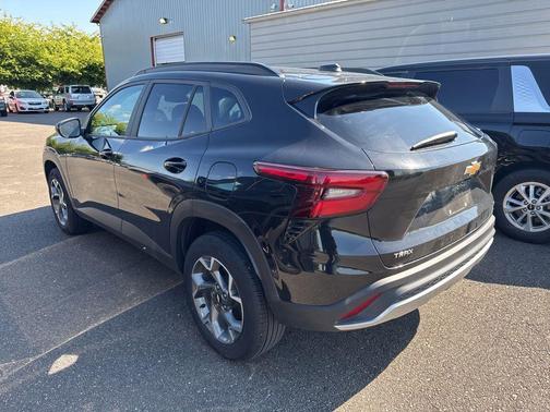Black Metallic 2025 Chevrolet Trax LT