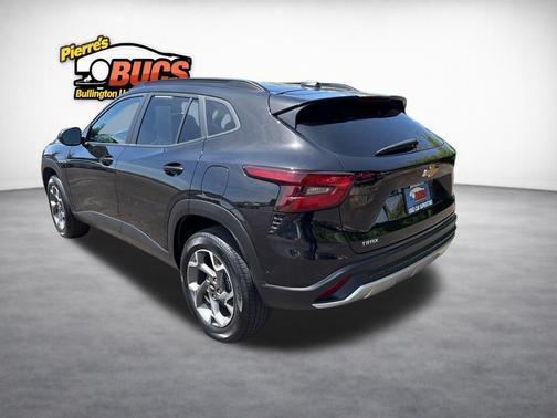 Black Metallic 2025 Chevrolet Trax LT