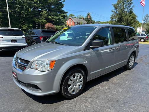 Granite Pearlcoat 2019 Dodge Grand Caravan SE
