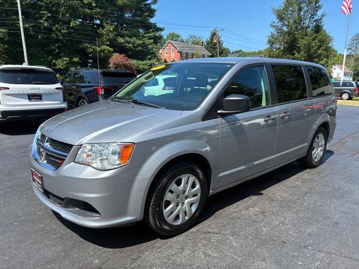 Granite Pearlcoat 2019 Dodge Grand Caravan SE