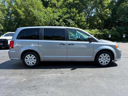 Granite Pearlcoat 2019 Dodge Grand Caravan SE
