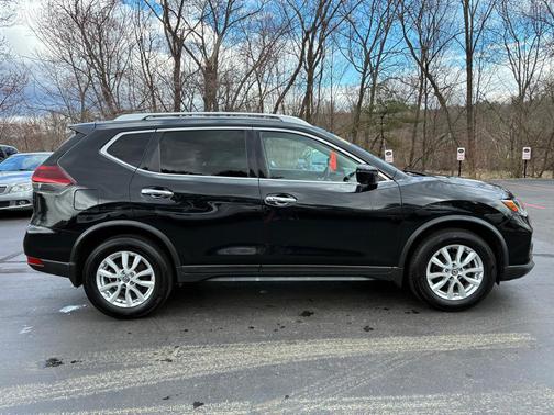 Magnetic Black 2018 Nissan Rogue SV