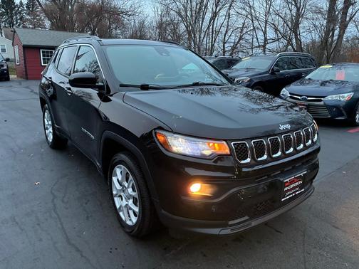 2023 Jeep Compass Latitude Lux