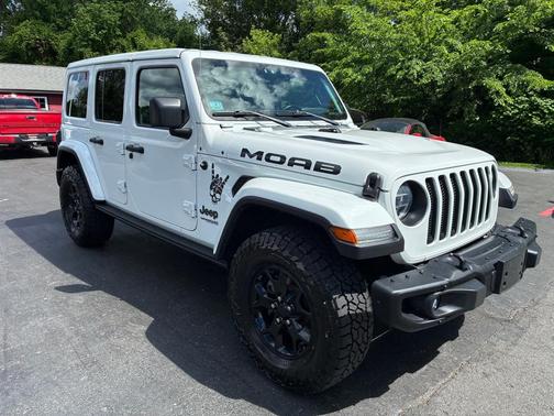 Bright White Clearcoat 2019 Jeep Wrangler Unlimited Sahara