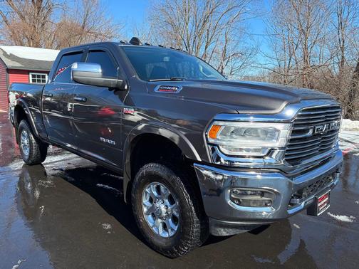 2020 RAM 2500 Laramie Crew Cab 4x4 6'4' Box
