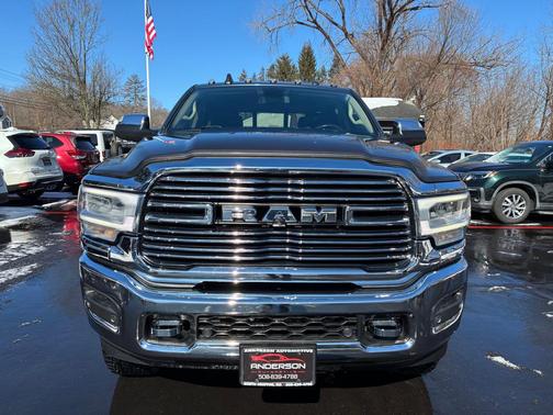 2020 RAM 2500 Laramie Crew Cab 4x4 6'4' Box