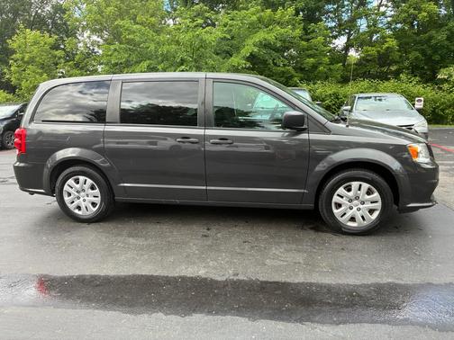 Granite Pearlcoat 2019 Dodge Grand Caravan SE