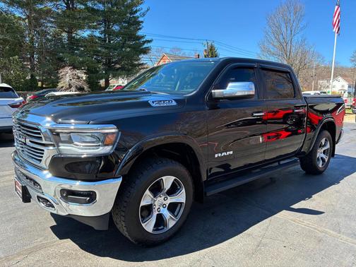 Diamond Black Crystal Pearlcoat 2019 RAM 1500 Laramie