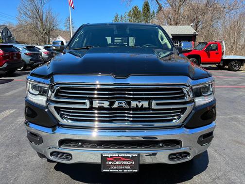 Diamond Black Crystal Pearlcoat 2019 RAM 1500 Laramie
