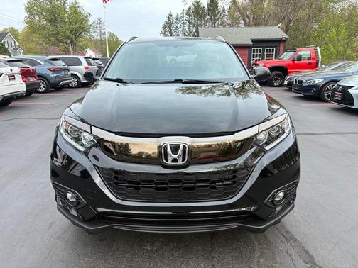 Crystal Black Pearl 2022 Honda HR-V AWD Sport
