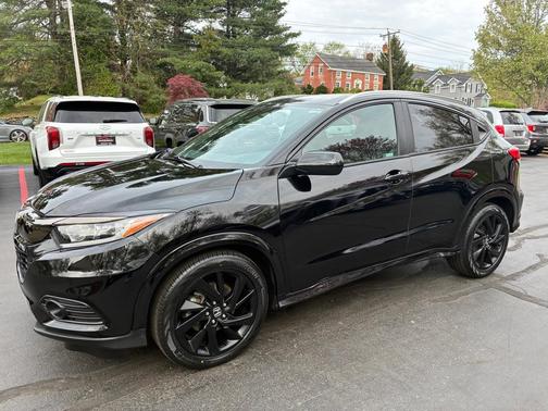 Crystal Black Pearl 2022 Honda HR-V AWD Sport