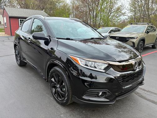 Crystal Black Pearl 2022 Honda HR-V AWD Sport