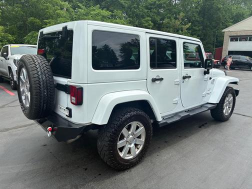 Bright White Clearcoat 2017 Jeep Wrangler Unlimited Sahara