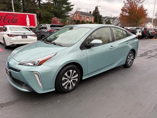 2019 Toyota Prius XLE