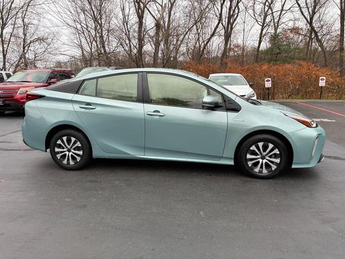 2019 Toyota Prius XLE