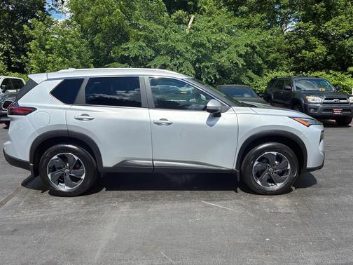 Brilliant Silver Metallic 2024 Nissan Rogue SV
