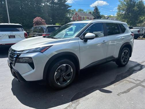 Brilliant Silver Metallic 2024 Nissan Rogue SV