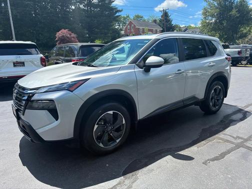 Brilliant Silver Metallic 2024 Nissan Rogue SV