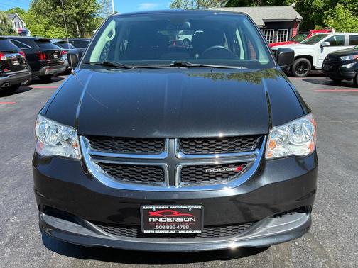 Black Onyx Crystal Pearlcoat 2019 Dodge Grand Caravan SE