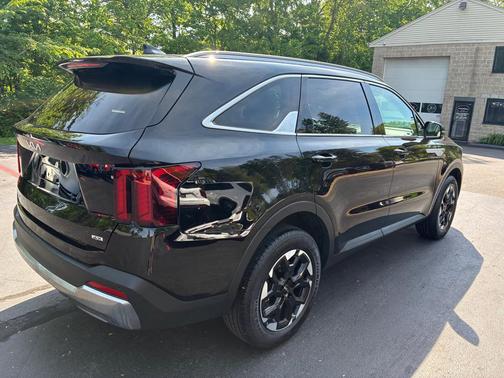 Ebony Black 2024 Kia Sorento S