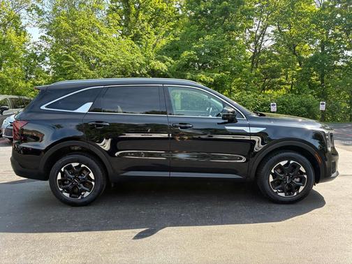 Ebony Black 2024 Kia Sorento S