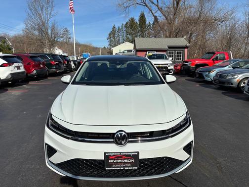 Opal White Pearl 2025 Volkswagen Jetta 1.5T SE