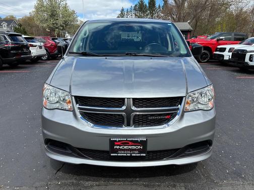Granite Pearlcoat 2019 Dodge Grand Caravan SE